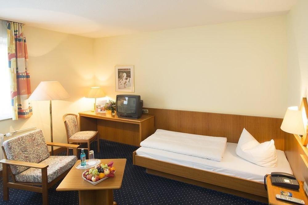 Trip Inn Hotel Frankfurt Airport Рюссельсгайм Екстер'єр фото