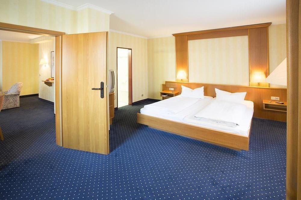 Trip Inn Hotel Frankfurt Airport Рюссельсгайм Екстер'єр фото