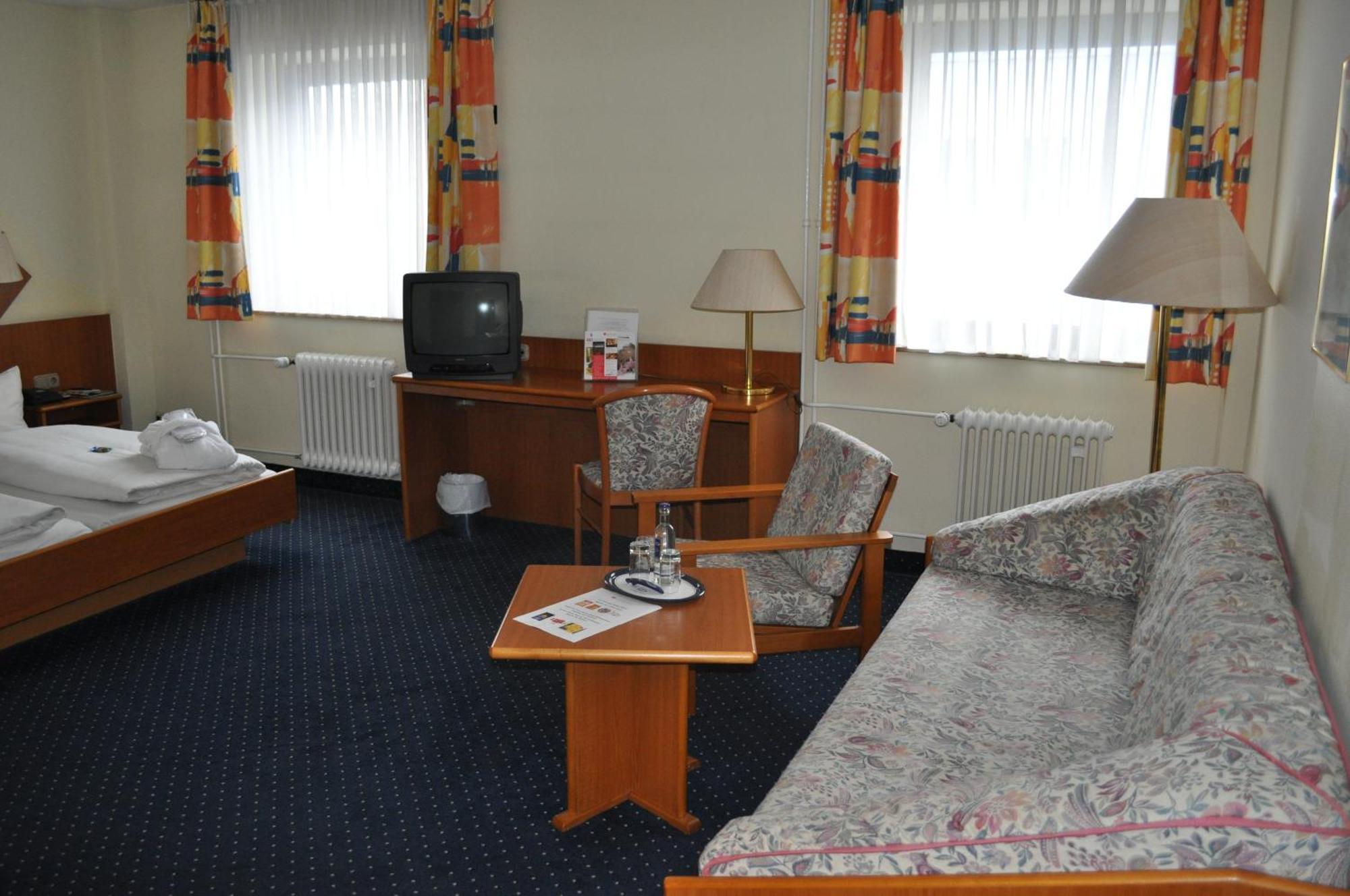 Trip Inn Hotel Frankfurt Airport Рюссельсгайм Екстер'єр фото