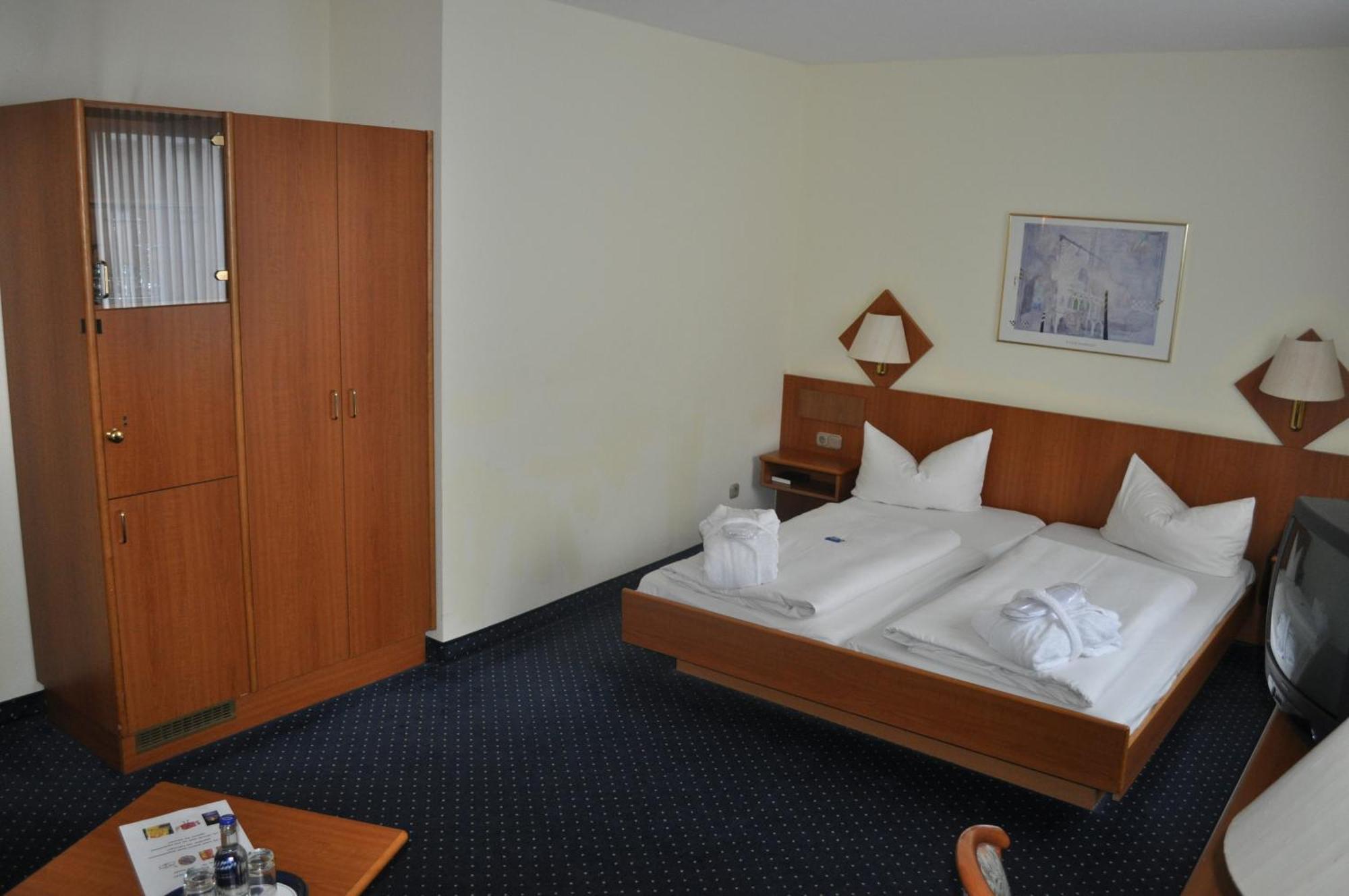 Trip Inn Hotel Frankfurt Airport Рюссельсгайм Екстер'єр фото
