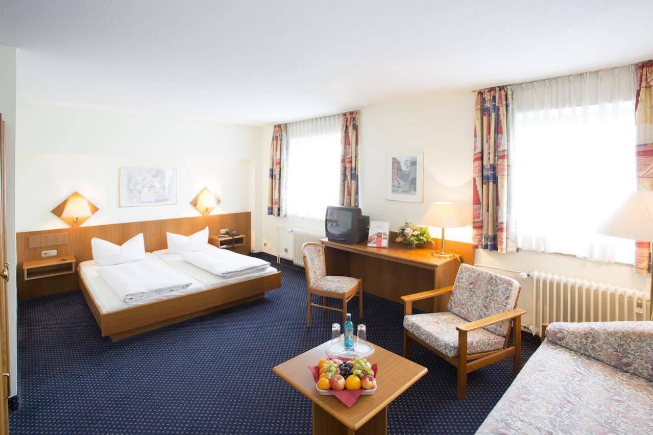 Trip Inn Hotel Frankfurt Airport Рюссельсгайм Екстер'єр фото